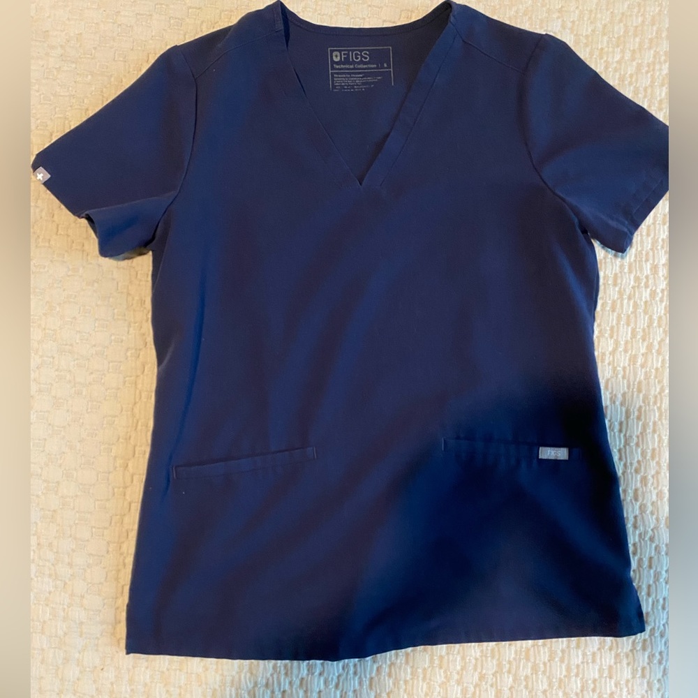 Figs Casma 3 pocket scrub top